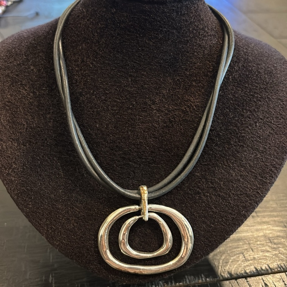 Chico’s Circle Silver Freeform Leather Necklace With Extendor‌‌